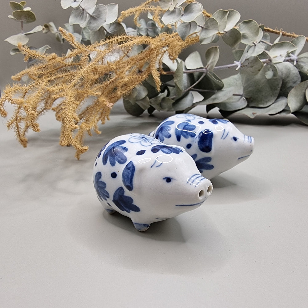 Vintage blue and white salt n pepper shakers