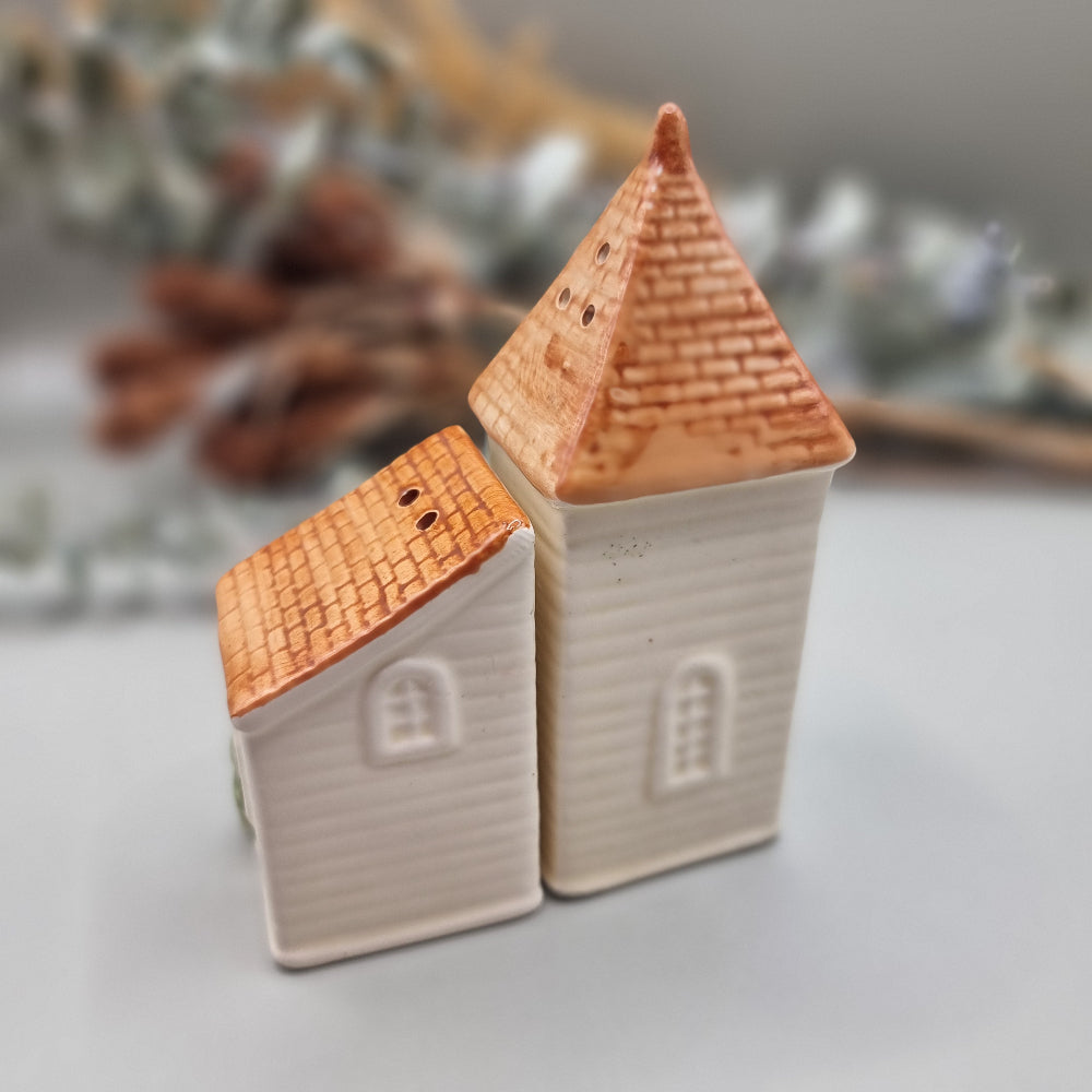 Vintage little house salt and pepper shakers