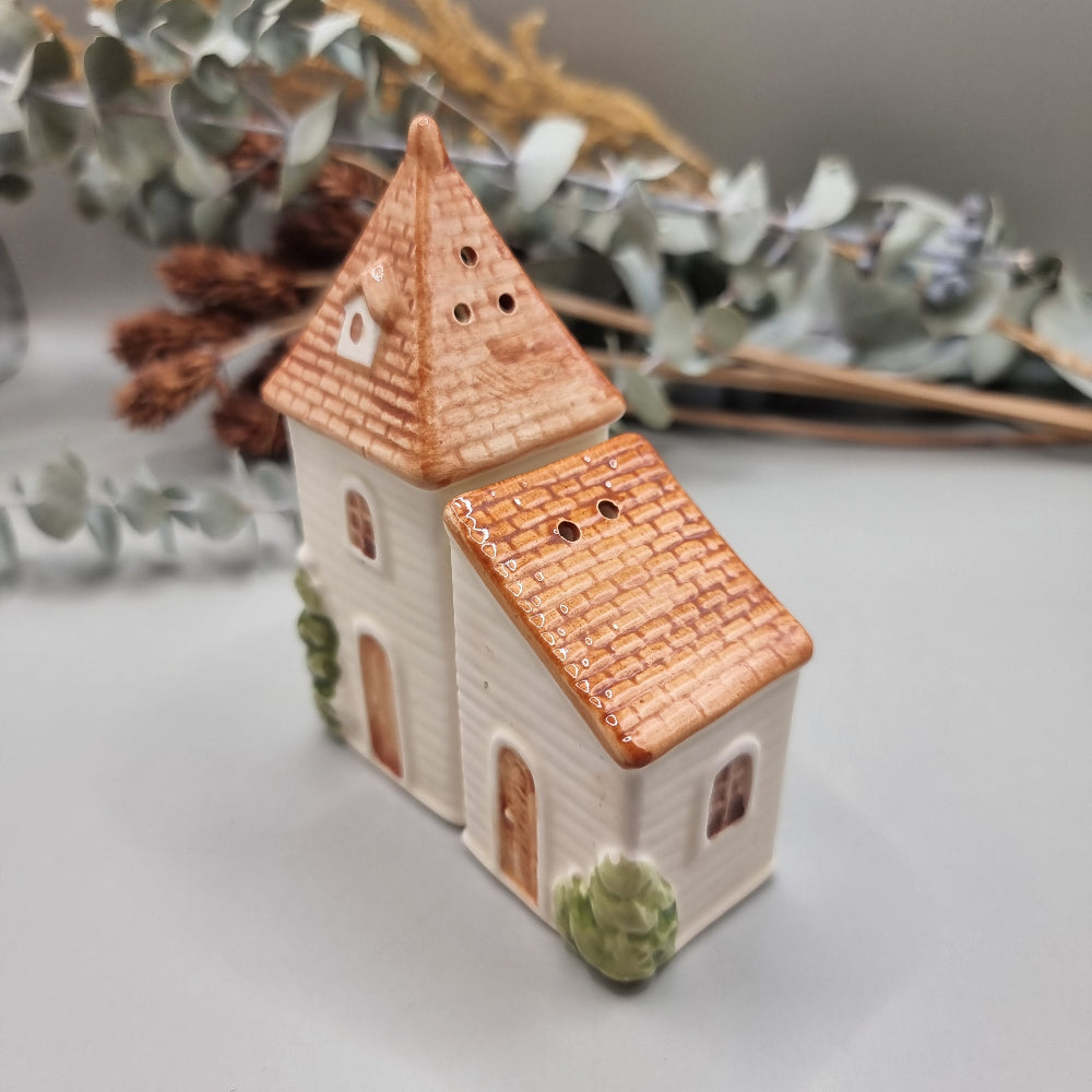 Vintage little house salt and pepper shakers