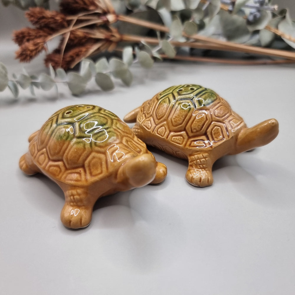 Vintage ceramic Turtle salt and pepper shakers