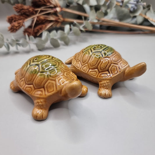 Vintage ceramic Turtle salt and pepper shakers