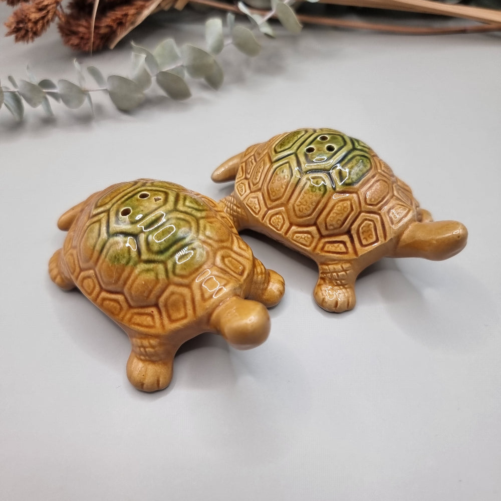Vintage ceramic Turtle salt and pepper shakers