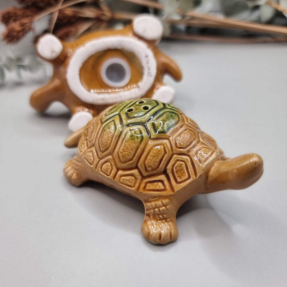 Vintage ceramic Turtle salt and pepper shakers