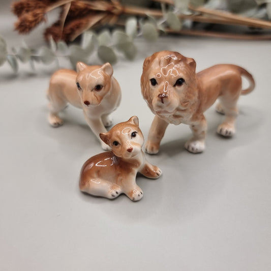 Vintage Japanese porcelain miniature lion set