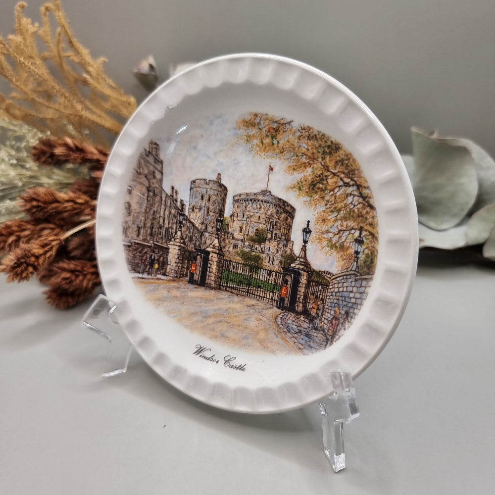 Windsor Castle decorative plate with fluted edge and detailed illustration of the royal residence.