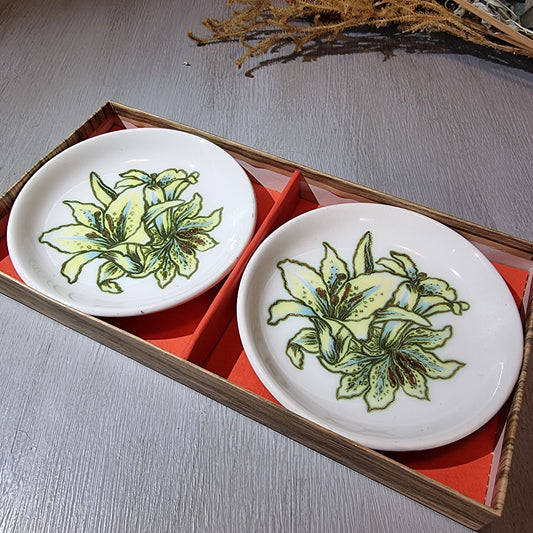 Palissy England boxed set of two dishes with yellow lily design.
