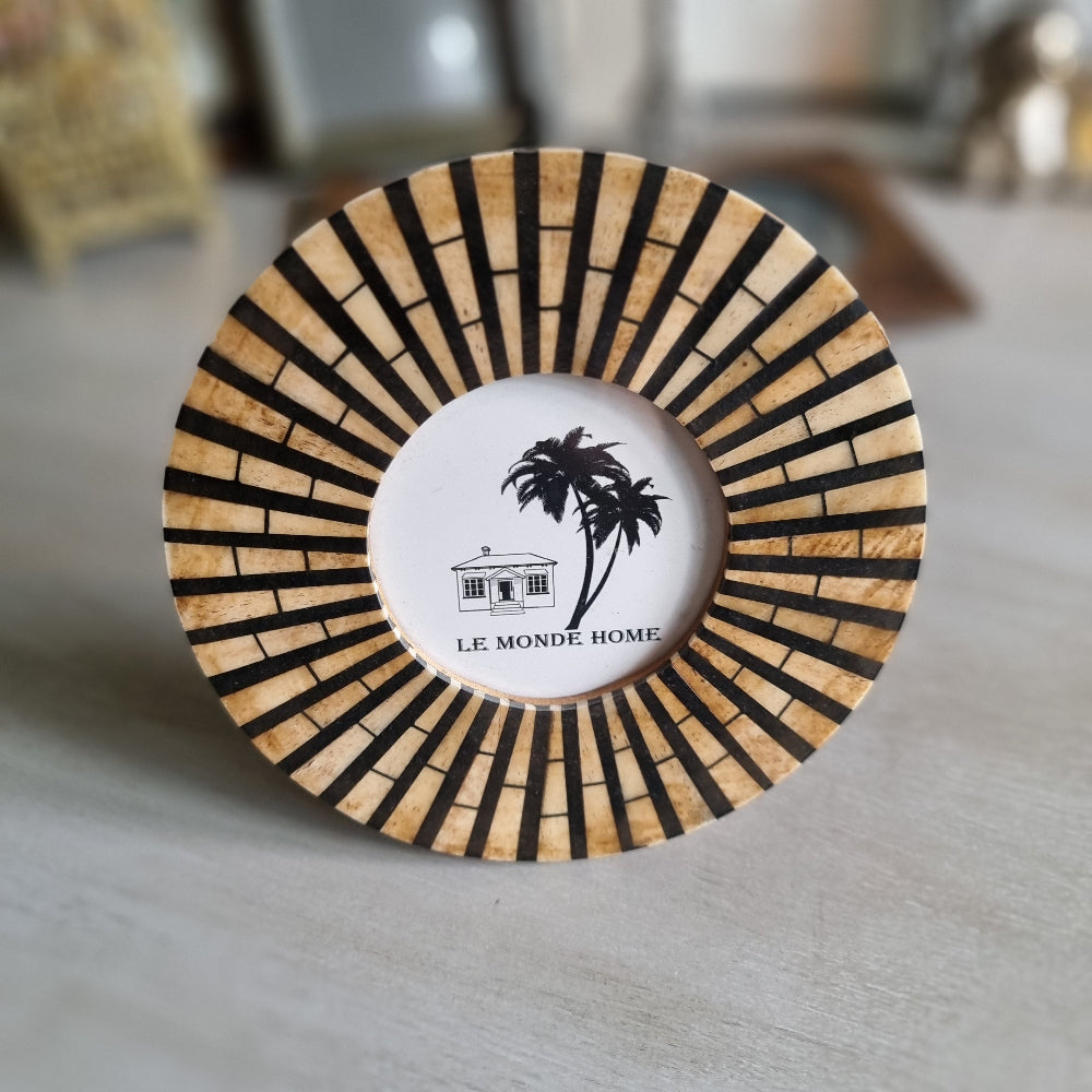 Round bone and black inlay photo frame by Le Monde Home