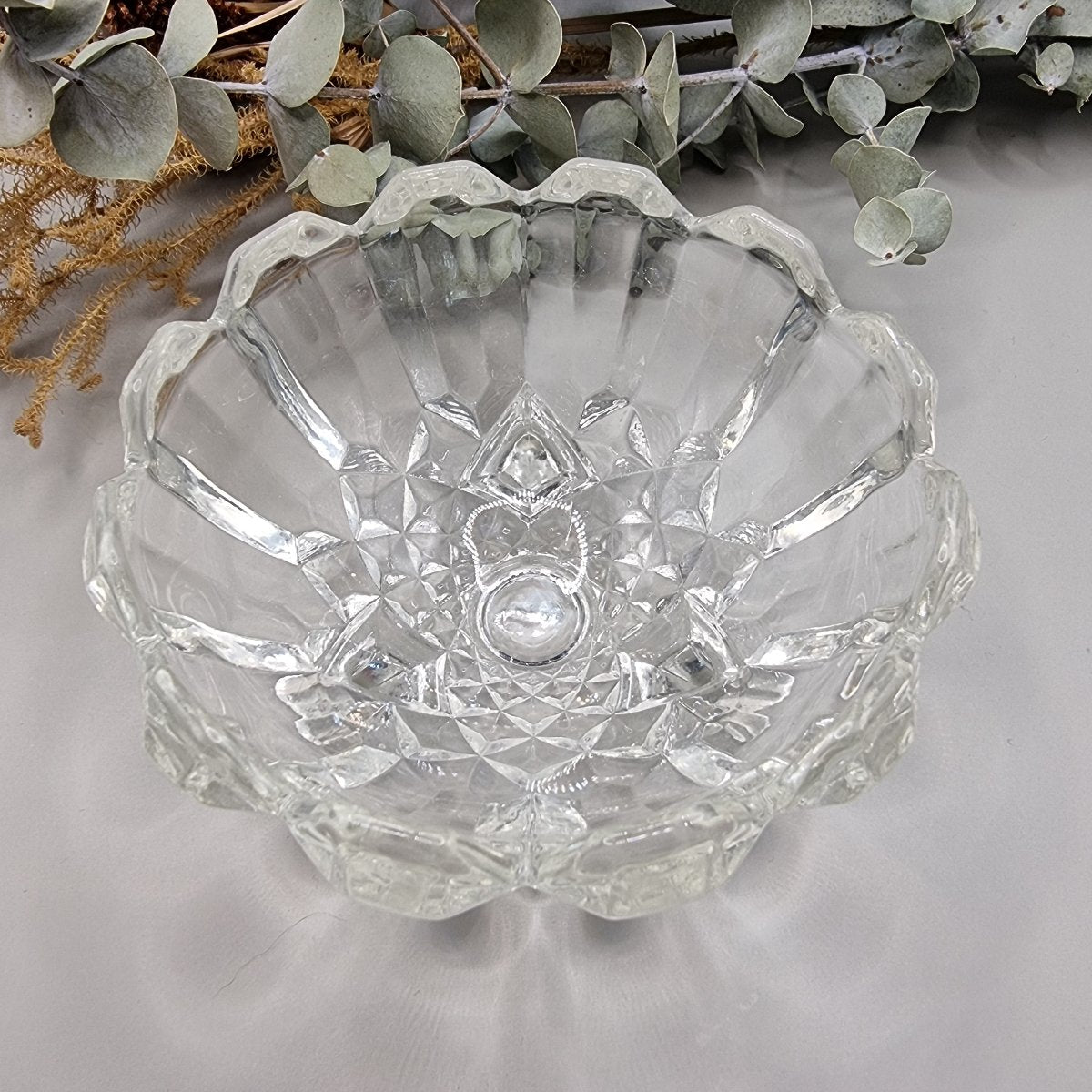 Glass bowl with legs