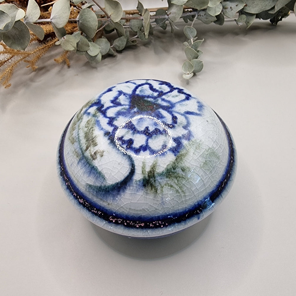 Blue and white crackle glaze lidded pot with flower design