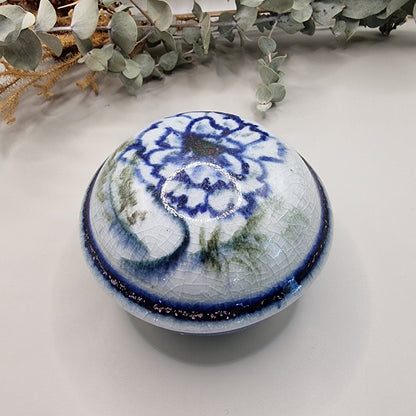Blue and white crackle glaze lidded pot with flower design