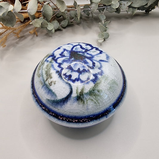 Blue and white crackle glaze lidded pot with flower design