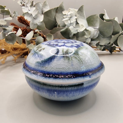 Blue and white crackle glaze lidded pot with flower design