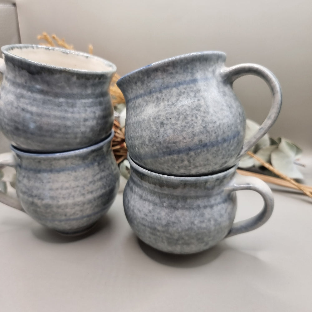 Set of 4 pottery mugs