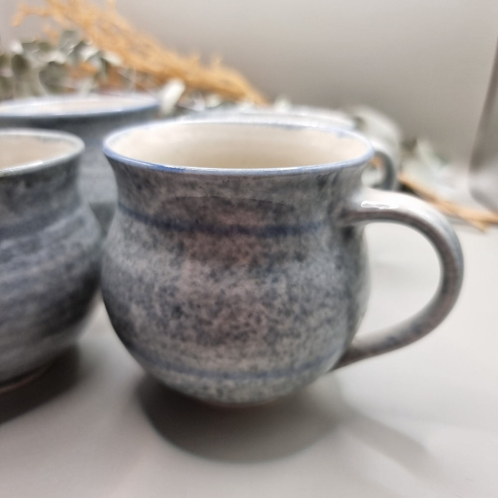 Set of 4 pottery mugs