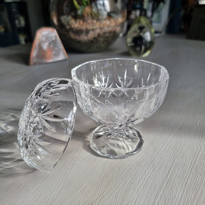 Cut crystal lidded trinket dish on pedestal with starburst pattern and faceted design