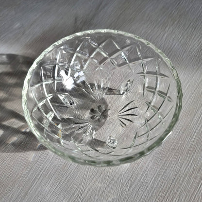 Cut glass trinket bowl with starburst and diamond pattern on three small feet