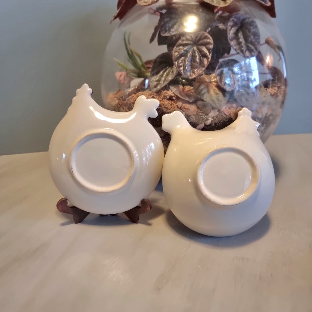 Ceramic hen plate and bowl set with brown polka dots and moulded comb detail, farmhouse chicken dishes