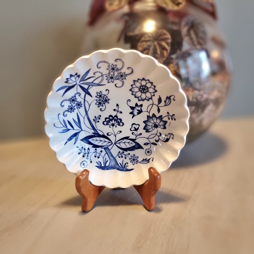 Vintage J&G Meakin Nordic pattern saucer dish with scalloped edge and blue white botanical floral design, Made in England