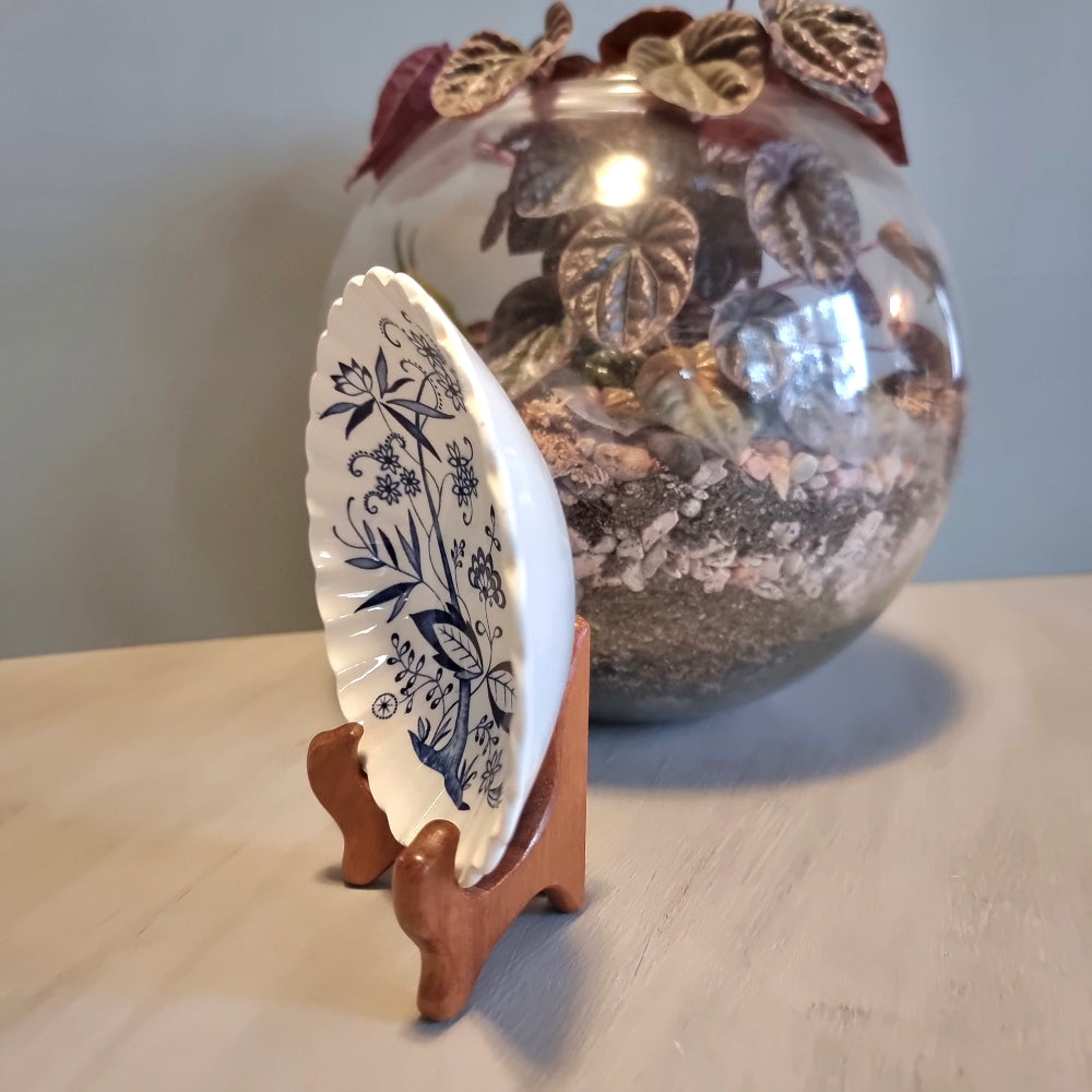 Vintage J&G Meakin Nordic pattern saucer dish with scalloped edge and blue white botanical floral design, Made in England