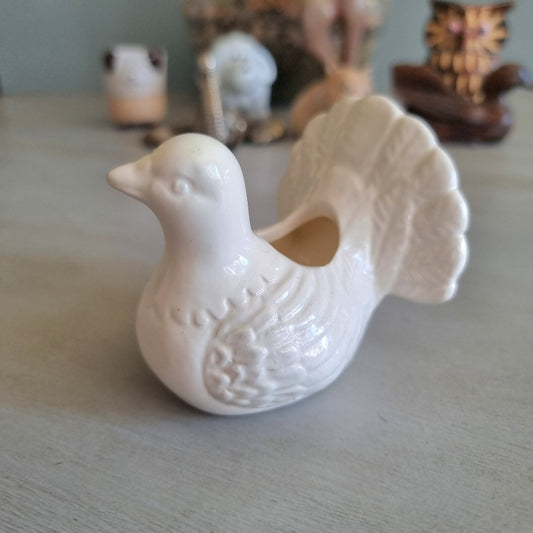 Cream glazed ceramic dove planter with textured fantail