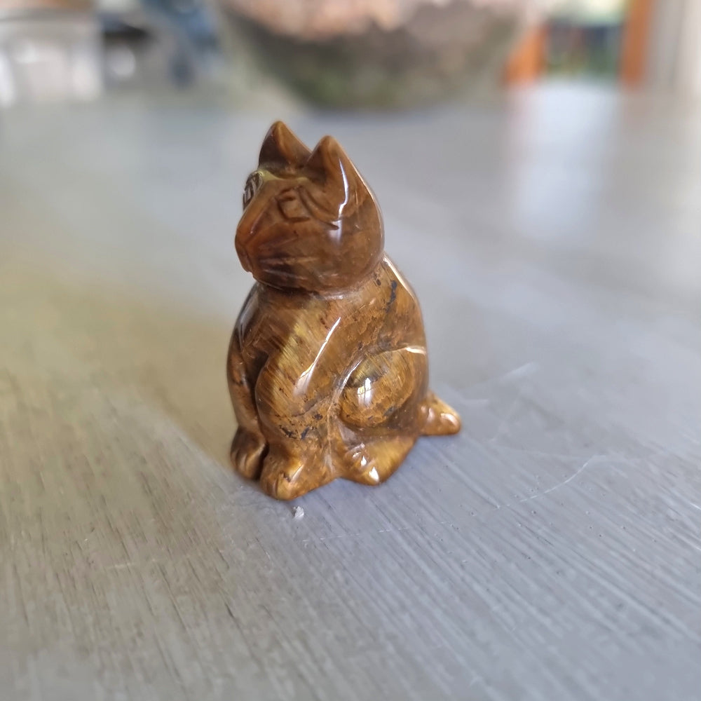 Carved tiger's eye gemstone cat figurine