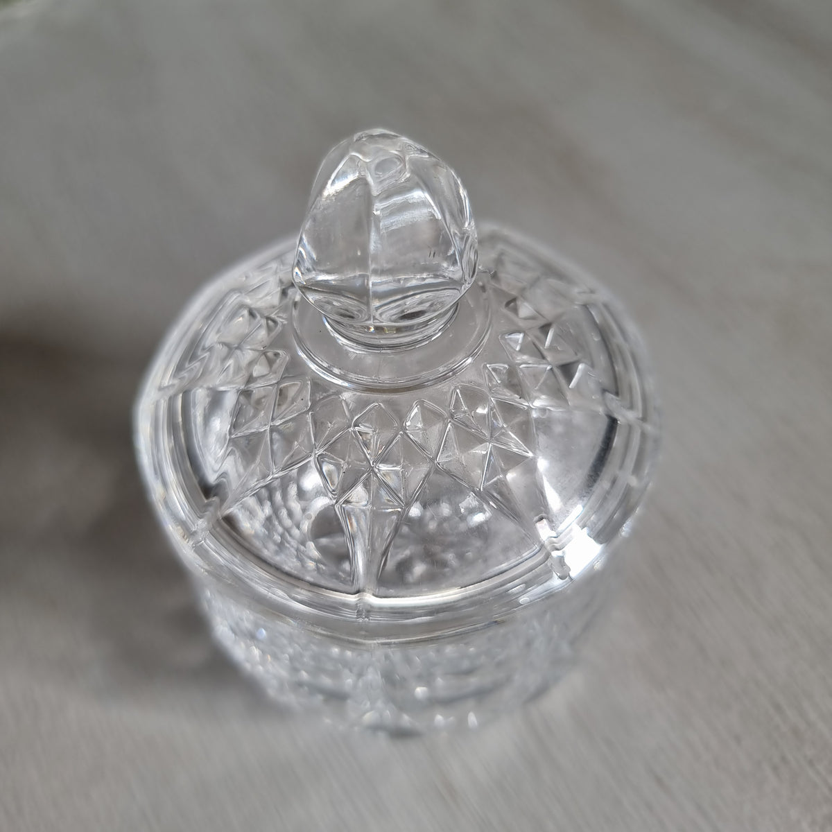 Vintage Cristal d'Arques French cut crystal lidded trinket pot with diamond band, arched cuts and faceted knob lid