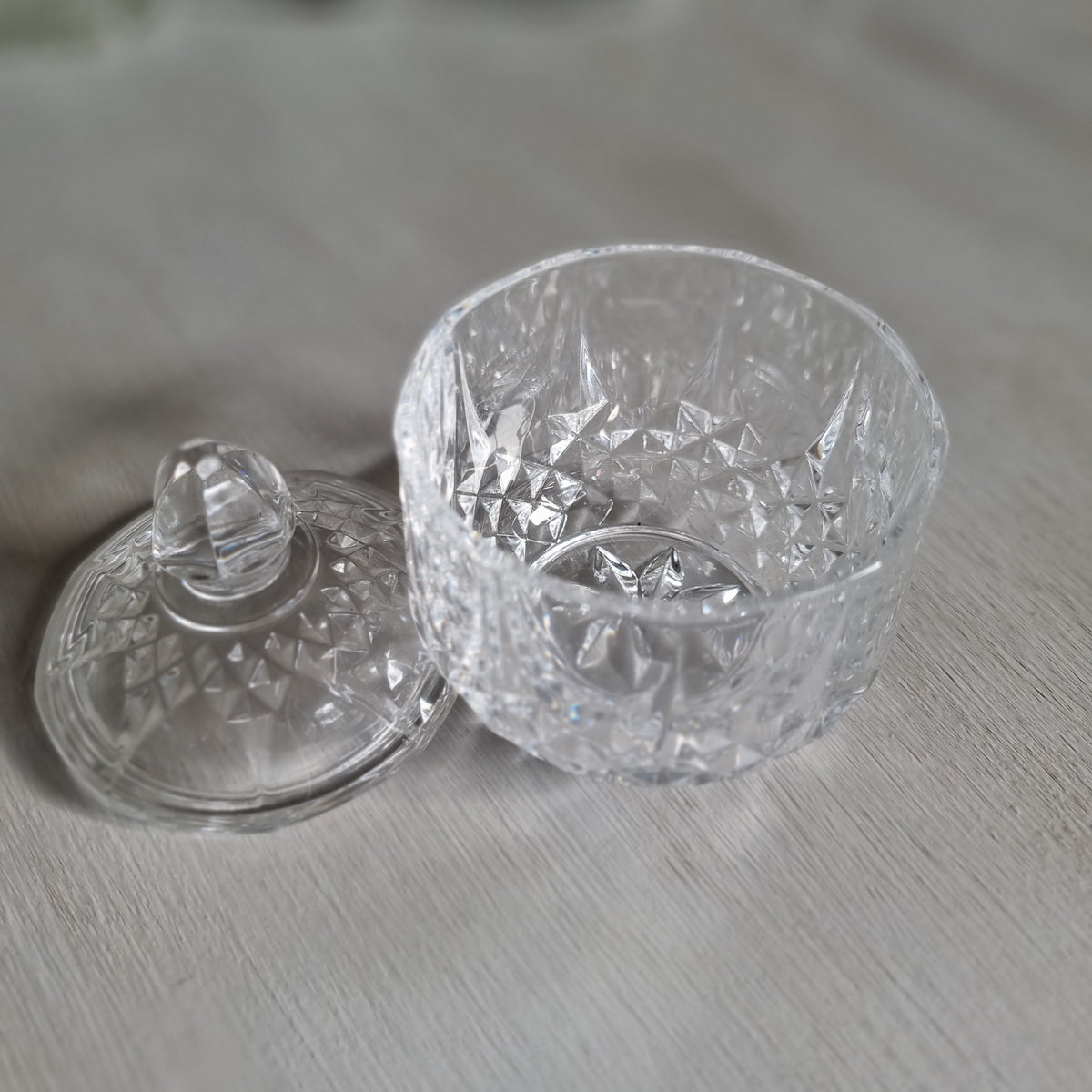 Vintage Cristal d'Arques French cut crystal lidded trinket pot with diamond band, arched cuts and faceted knob lid