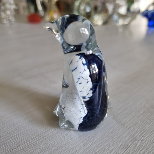 Hoglund art glass penguin, signed, small chip to beak