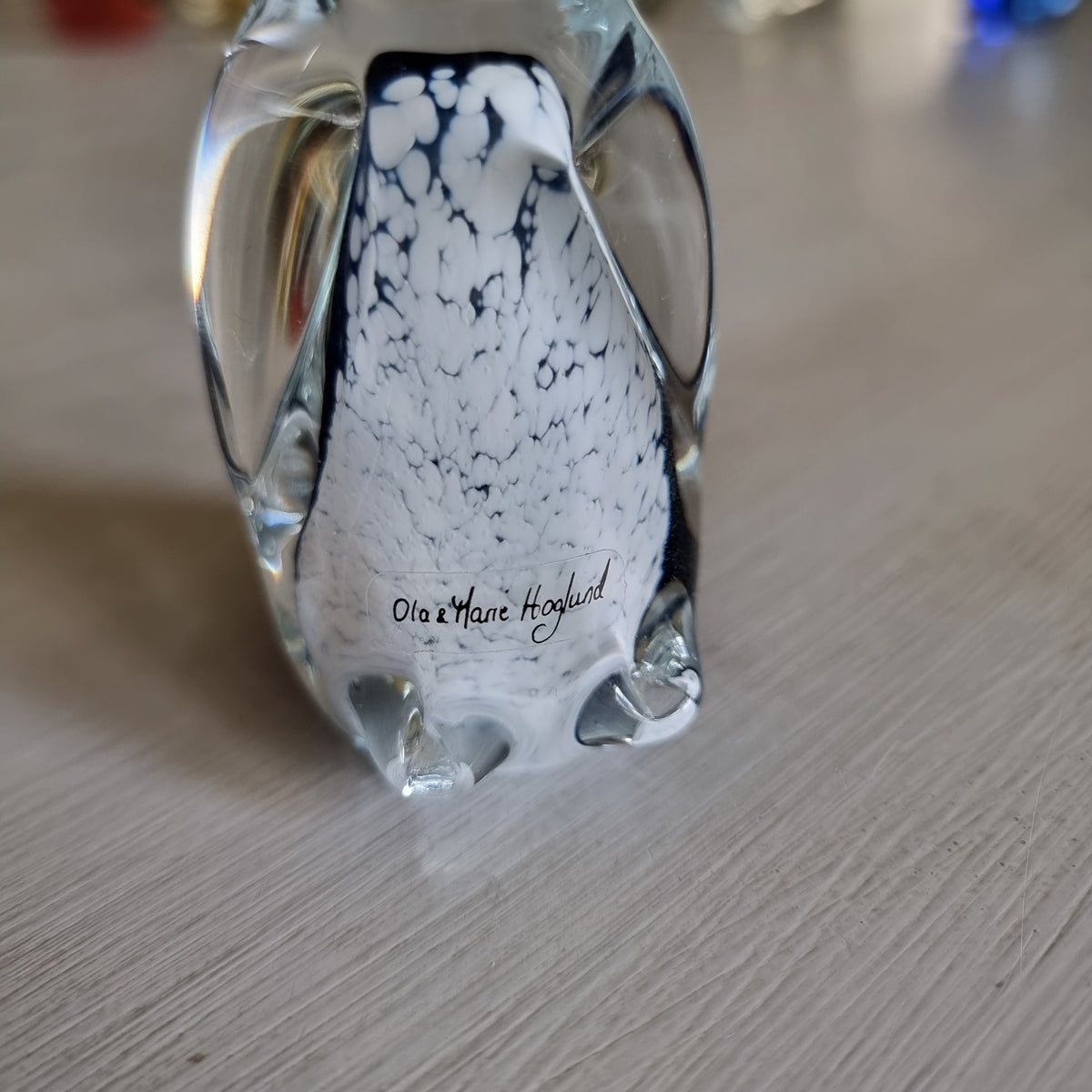 Hoglund art glass penguin, signed, small chip to beak