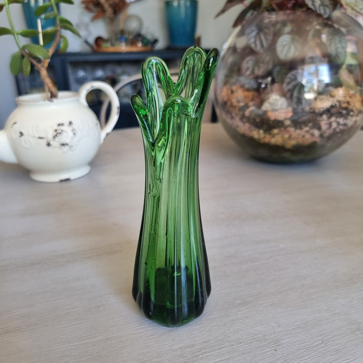 Vintage deep green swung glass vase with ribbed sides and tall pointed rim