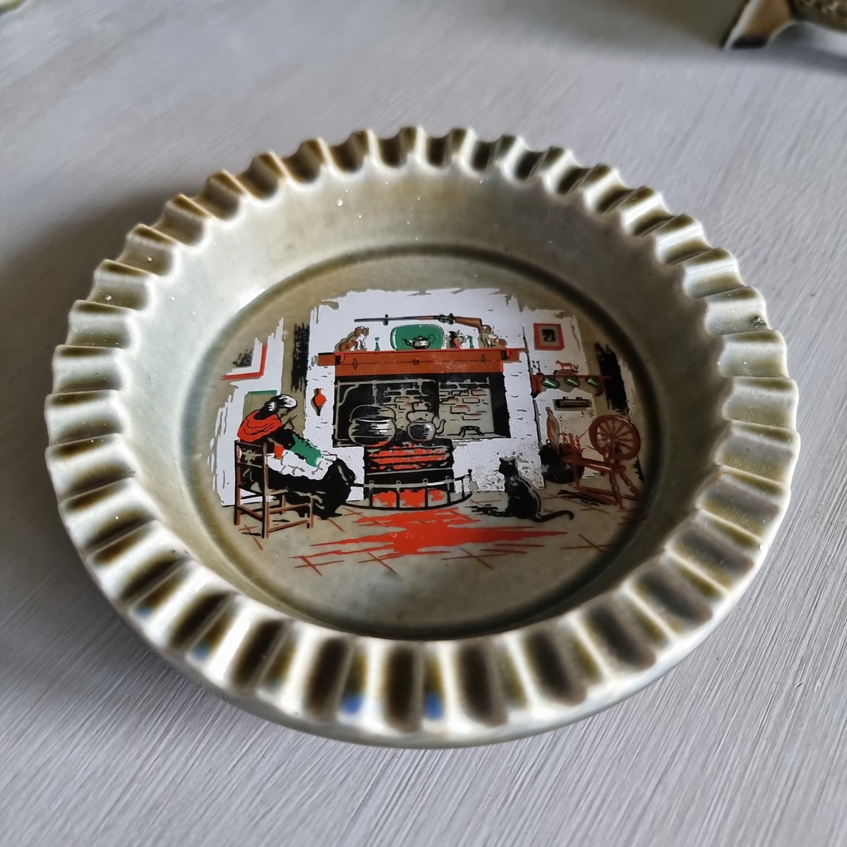 Wade Irish porcelain ashtray with fireside scene, fluted rim and Armagh maker’s mark