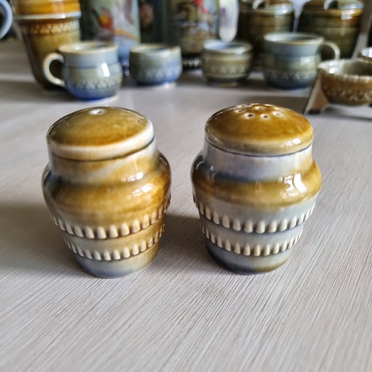 Pair of Wade Irish porcelain salt and pepper shakers in blue and brown glaze with raised beaded bands