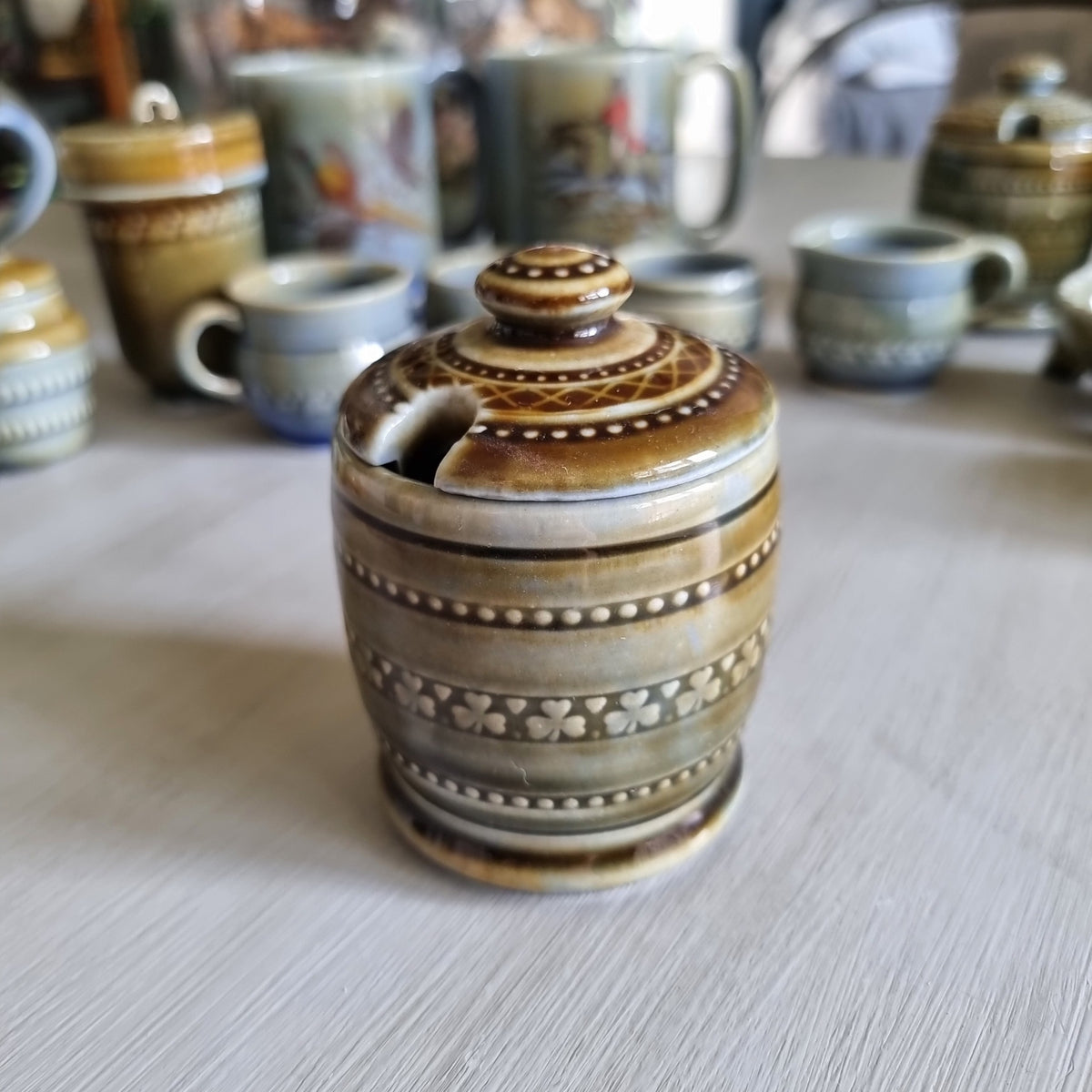 Vintage Wade Irish porcelain lidded mustard pot with spoon notch and shamrock pattern
