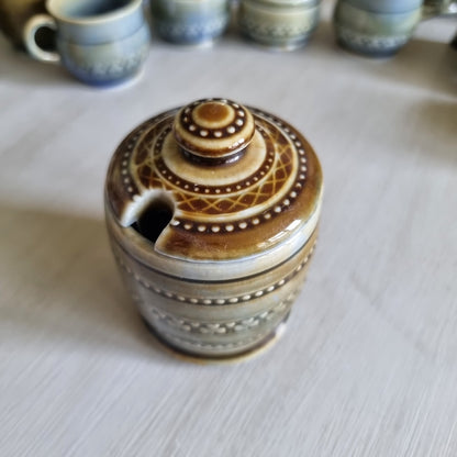 Vintage Wade Irish porcelain lidded mustard pot with spoon notch and shamrock pattern