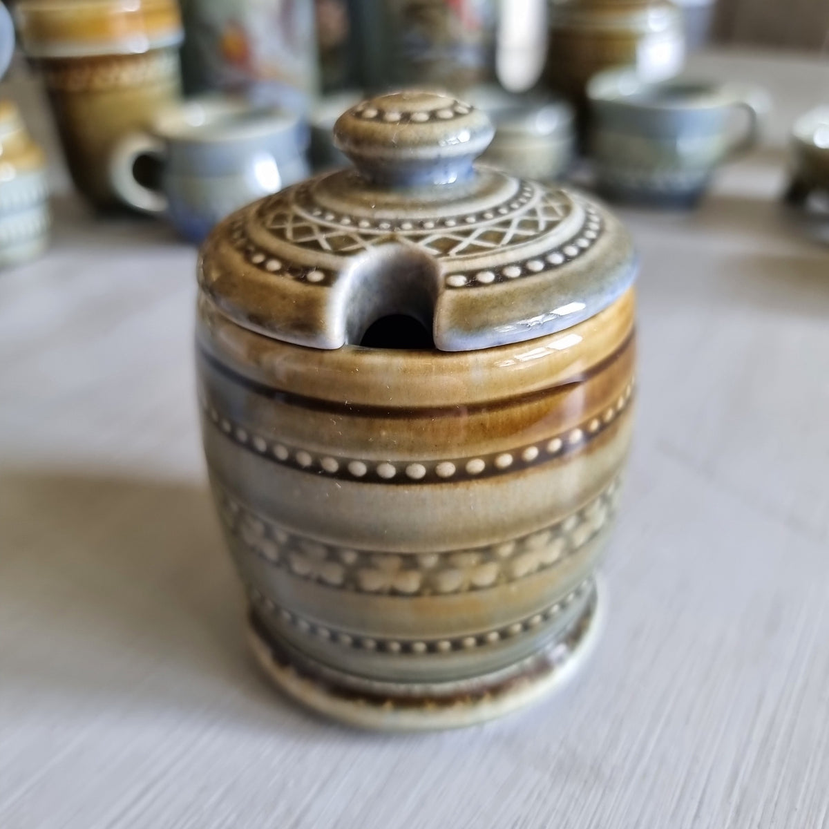Vintage Wade Irish porcelain lidded mustard pot with shamrock pattern, SKU 947-Inside