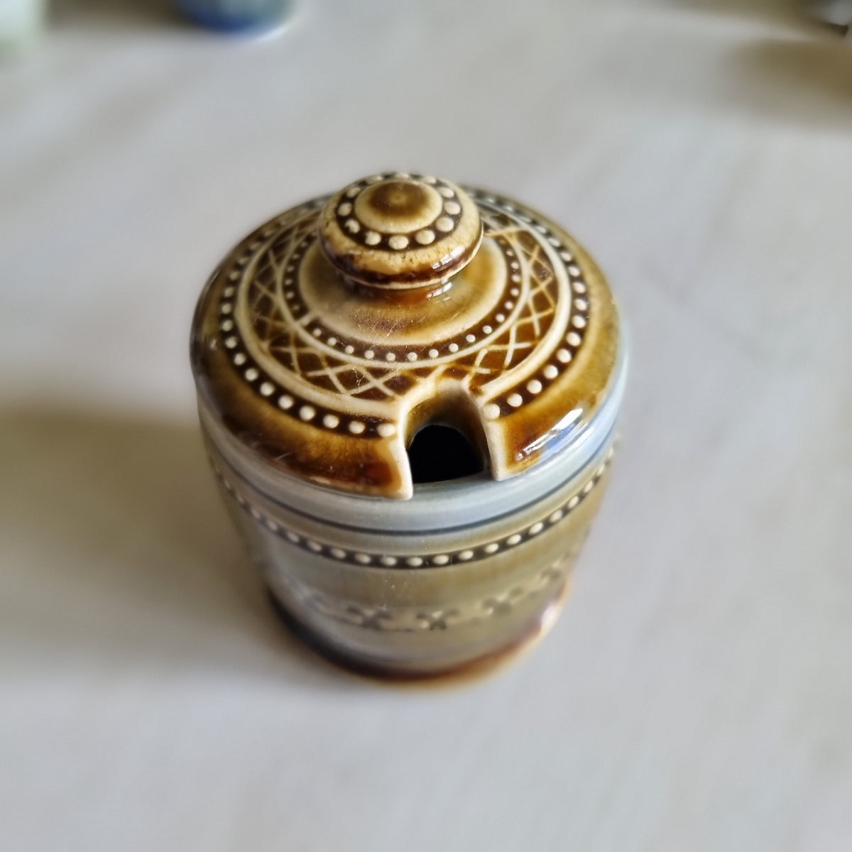 Vintage Wade Irish porcelain lidded mustard pot with shamrock pattern, SKU 948-Inside