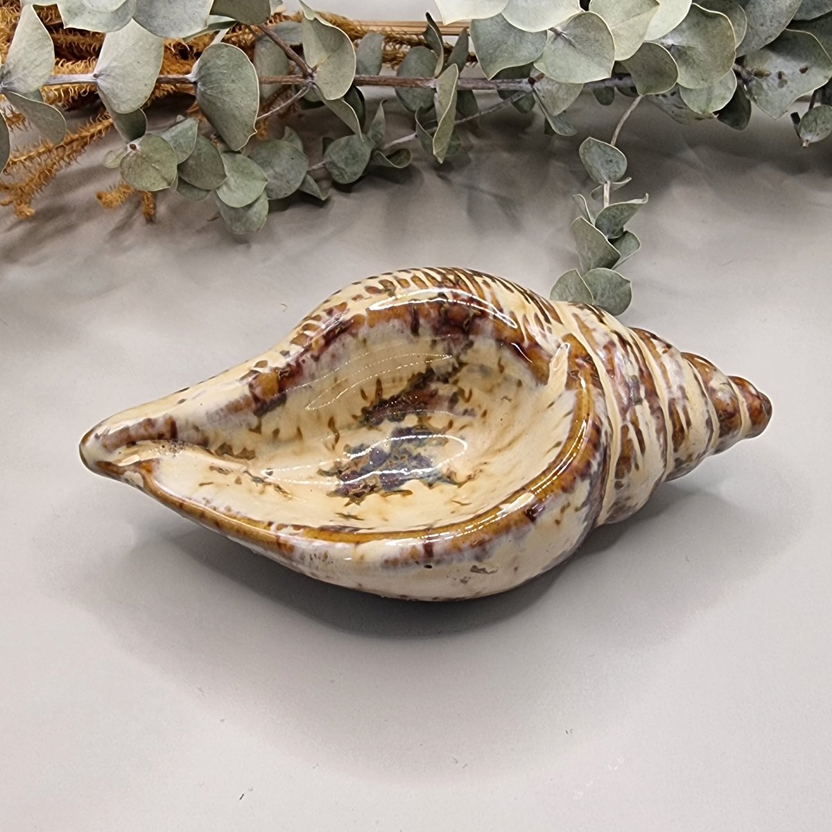 Ceramic seashell ornamental dish